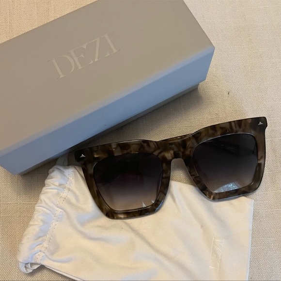 NIB Dezi FallBack Sunglasses - Alluded Nude main image 4